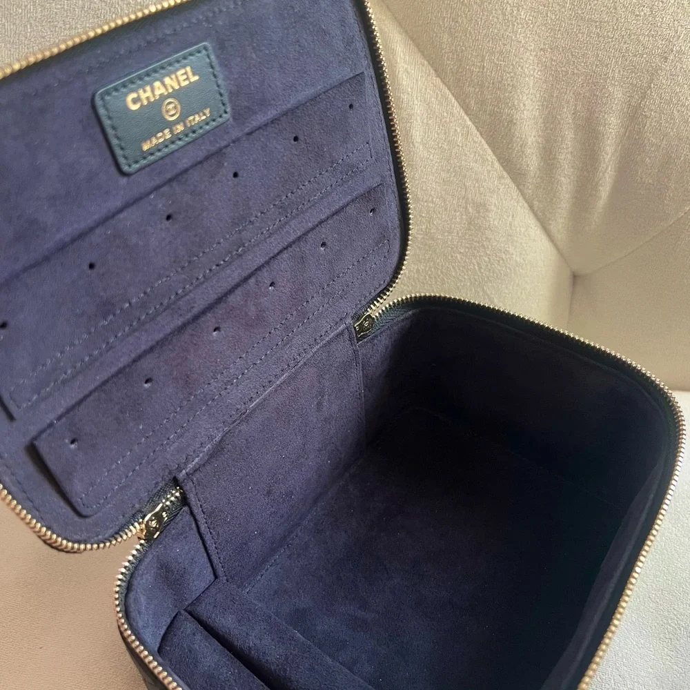 Chanel Caviar Vanity Jewelry case - Picture 8 of 11